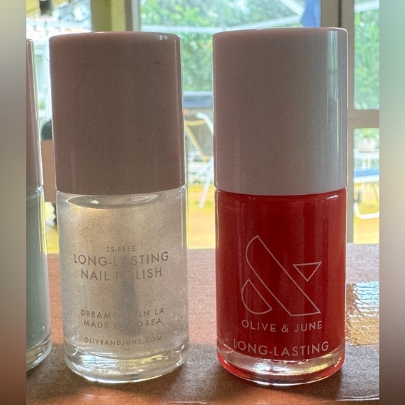 Bundle of 4 Olive & June Polish - NEW - Top Coat with 3 Various Colors - Picture 3 of 3